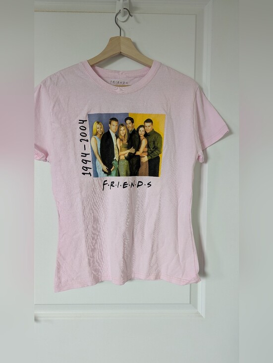 FRIENDS Tops - FRIENDS TV Cast Graphic Tee - Light Pink Size L